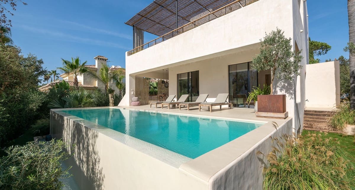 4 bedroom Villa for sale in Marbesa with garage - € 3,695,000 (Ref: 7212152)