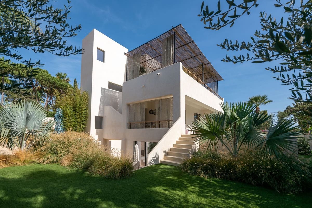 4 bedroom Villa for sale in Marbesa with garage - € 3,695,000 (Ref: 7212152)