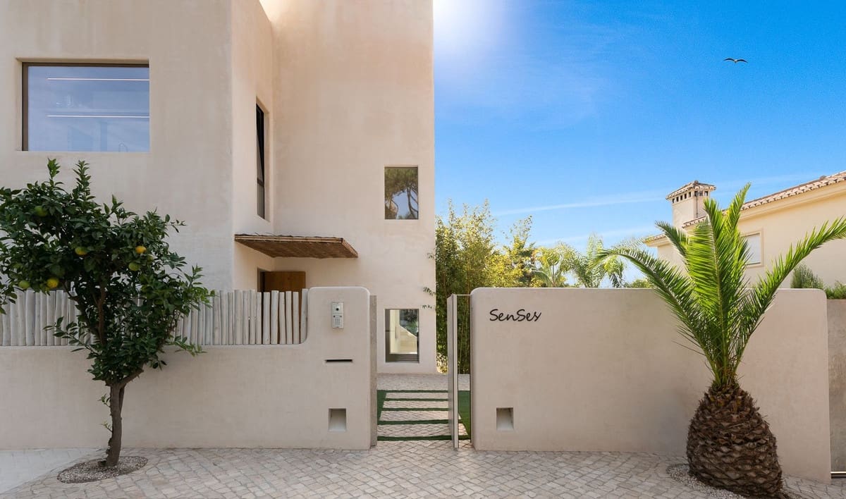 4 bedroom Villa for sale in Marbesa with garage - € 3,695,000 (Ref: 7212152)