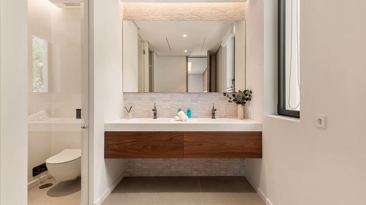 5 soverom Villa til salgs i El Paraiso med svømmebasseng garasje - € 6 350 000 (Ref: 7331551)