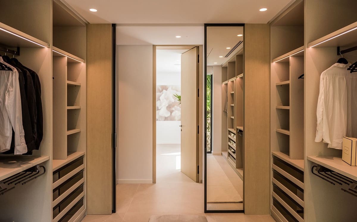 5 soverom Villa til salgs i El Paraiso med svømmebasseng garasje - € 6 350 000 (Ref: 7331551)