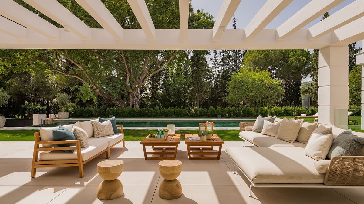 5 soverom Villa til salgs i El Paraiso med svømmebasseng garasje - € 6 350 000 (Ref: 7331551)