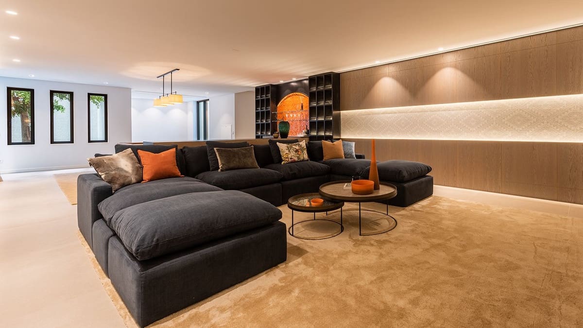 5 soverom Villa til salgs i El Paraiso med svømmebasseng garasje - € 6 350 000 (Ref: 7331551)