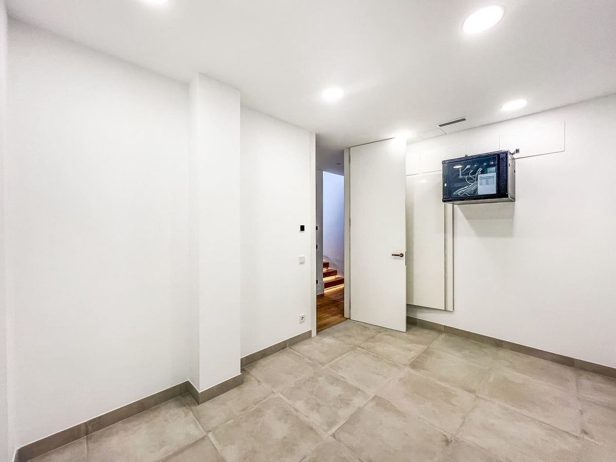 6 bedroom Villa for sale in Marbella with pool garage - € 6,750,000 (Ref: 7480021)