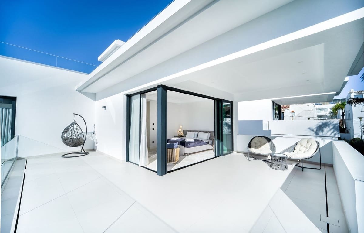 4 bedroom Villa for sale in Golden Mile with pool garage - € 3,500,000 (Ref: 7802618)