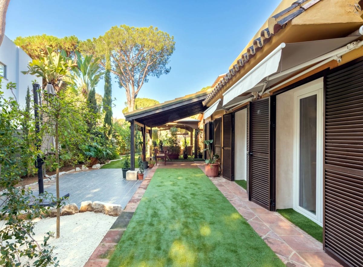 3 sypialnia Willa na sprzedaż w Elviria z basenem garażem - 1 495 000 € (Ref: 7891200)