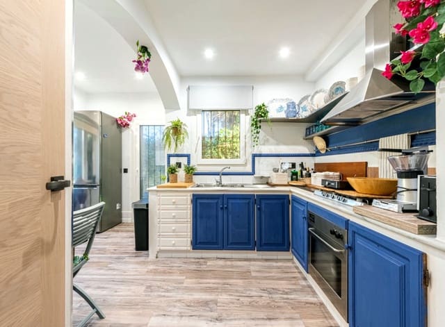 3 sypialnia Willa na sprzedaż w Elviria, Marbella z basenem garażem - 1 495 000 € (Ref: 7891200)