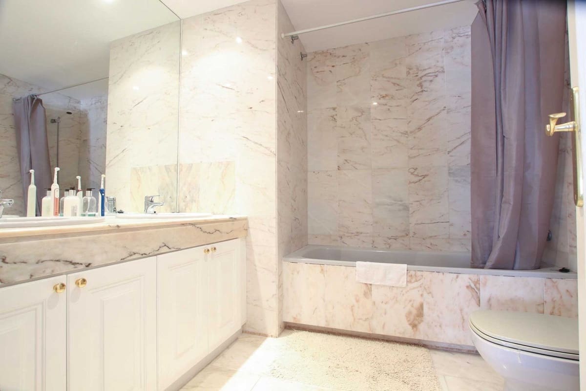 3 soveværelse Byhus til salg i Aloha Golf - € 650.000 (Ref: 7891201)