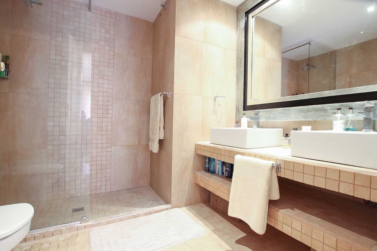 3 soveværelse Byhus til salg i Aloha Golf - € 650.000 (Ref: 7891201)