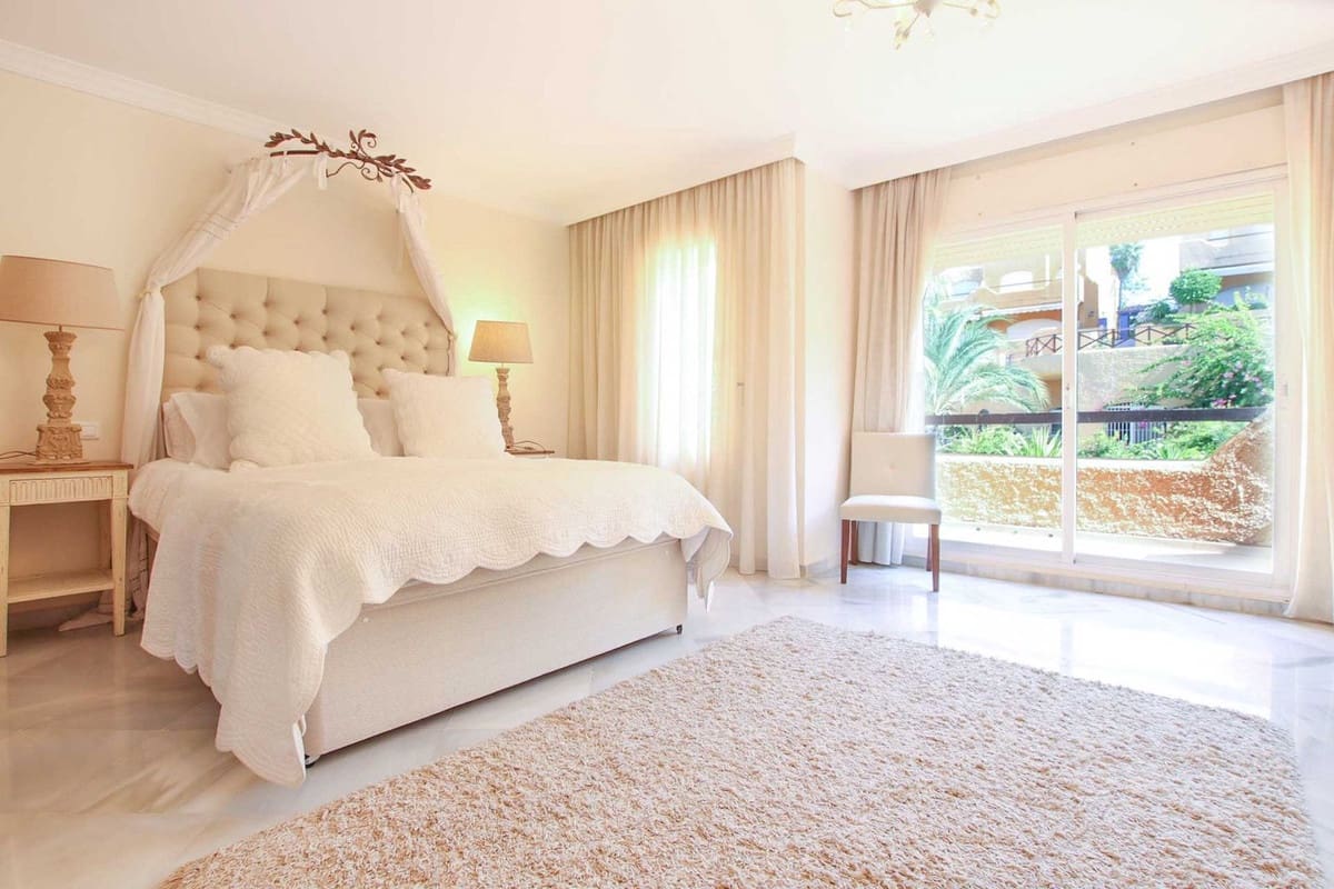 3 soveværelse Byhus til salg i Aloha Golf - € 650.000 (Ref: 7891201)