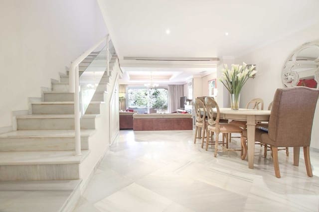 3 soveværelse Byhus til salg i Aloha Golf, Marbella - € 650.000 (Ref: 7891201)