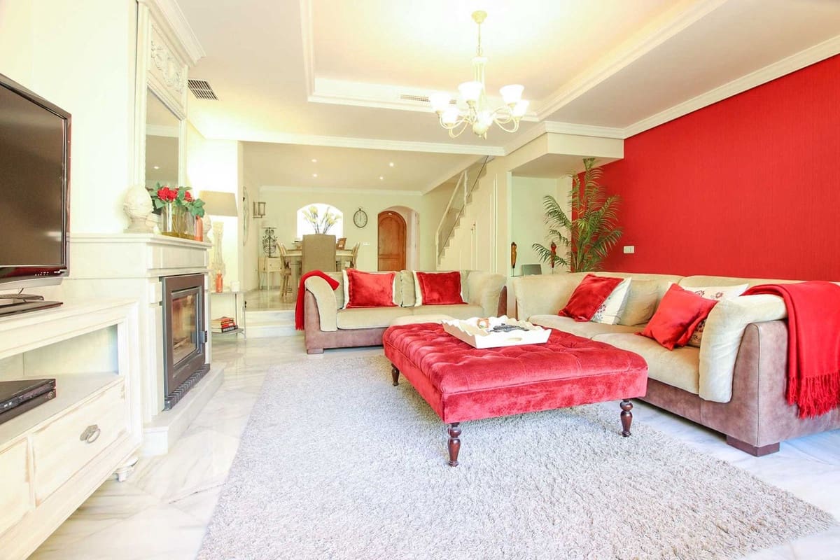 3 soveværelse Byhus til salg i Aloha Golf - € 650.000 (Ref: 7891201)