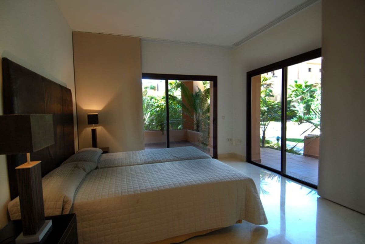 3 bedroom Beach Apartment for sale in San Pedro de Alcantara with pool garage - € 1,300,000 (Ref: 8297009)