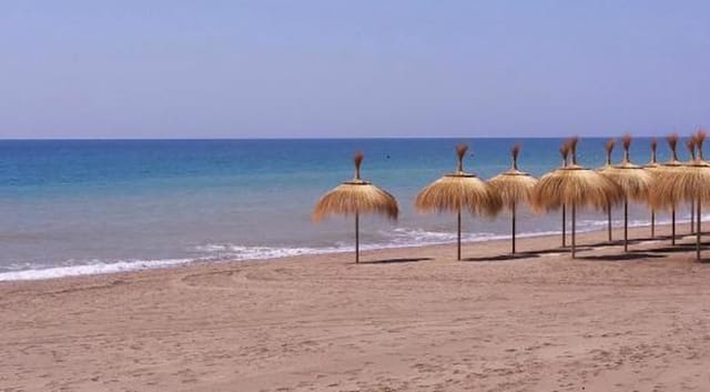 Apartamento Playa de 3 habitaciones en San Pedro de Alcantara, Marbella en venta con piscina garaje - 1.300.000 € (Ref: 8297009)