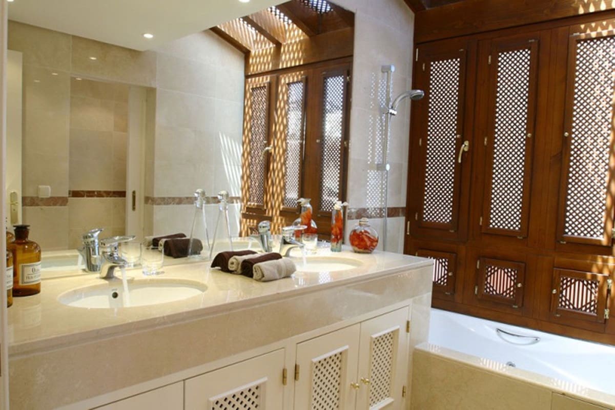 3 bedroom Beach Apartment for sale in San Pedro de Alcantara with pool garage - € 1,300,000 (Ref: 8297009)