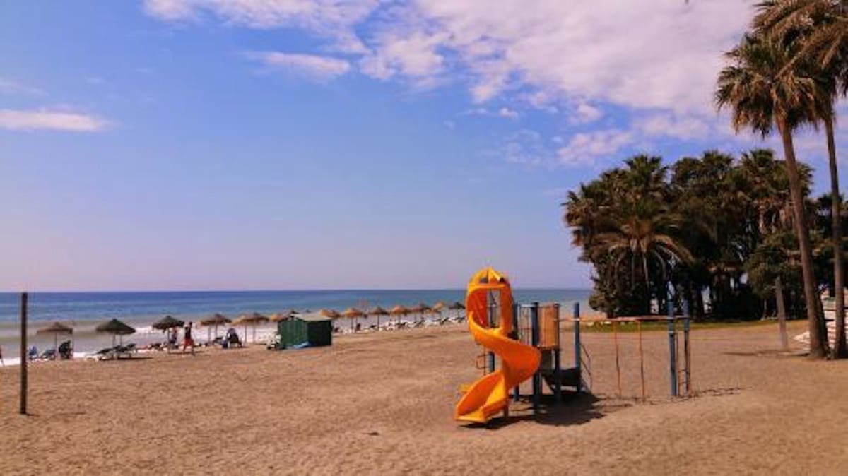 3 bedroom Beach Apartment for sale in San Pedro de Alcantara with pool garage - € 1,300,000 (Ref: 8297009)