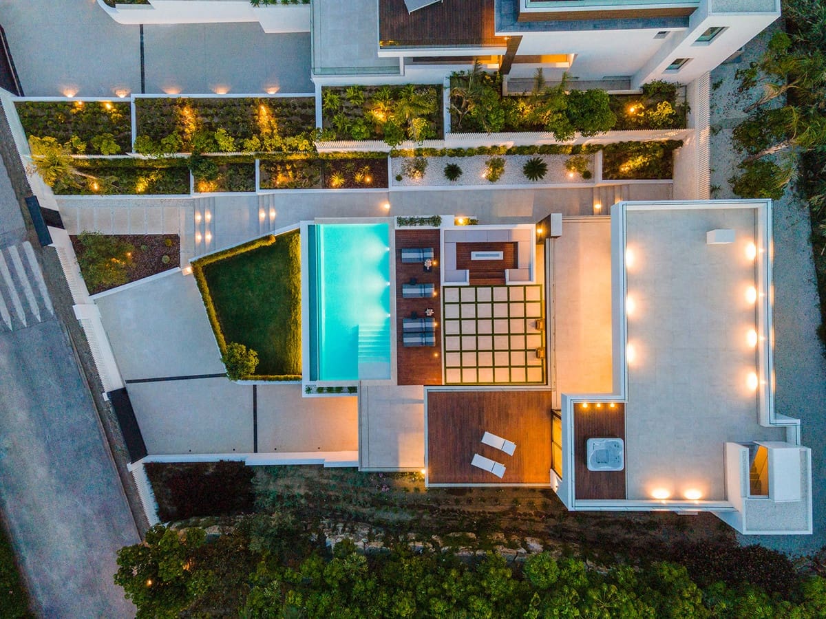 5 soverom Villa til salgs i Nueva Andalucia med svømmebasseng garasje - € 3 595 000 (Ref: 8297012)