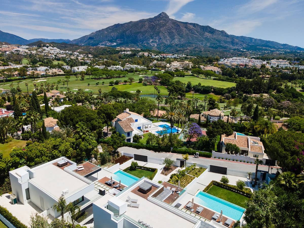 5 soverom Villa til salgs i Nueva Andalucia med svømmebasseng garasje - € 3 595 000 (Ref: 8297012)