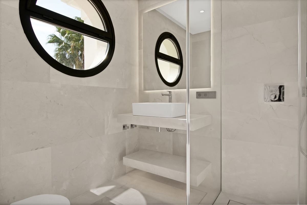 6 chambre Villa/Maison à vendre à Golden Mile avec piscine garage - 8 500 000 € (Ref: 8297091)