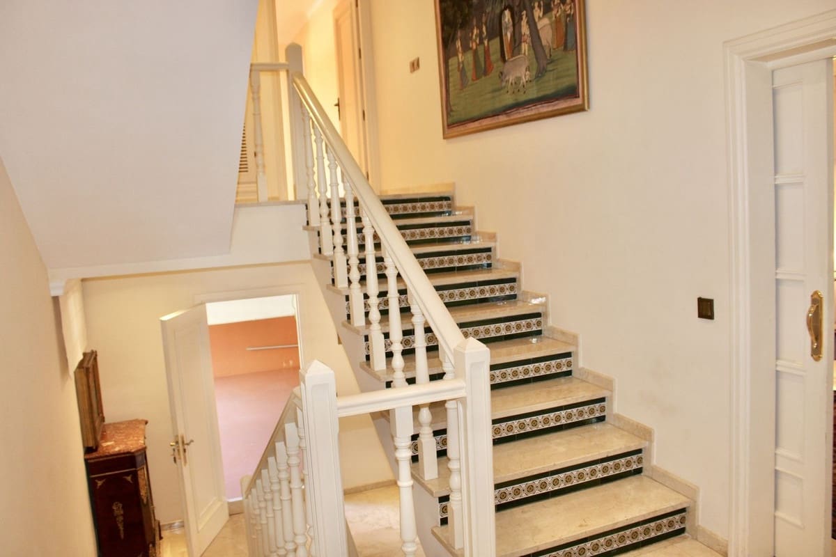 6 sypialnia Willa na sprzedaż w Los Monteros z basenem garażem - 3 895 000 € (Ref: 8942156)