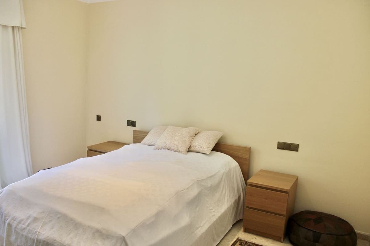 6 sypialnia Willa na sprzedaż w Los Monteros z basenem garażem - 3 895 000 € (Ref: 8942156)