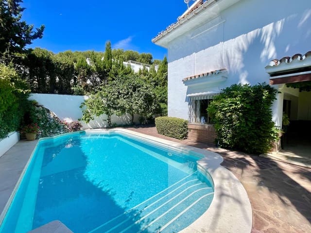6 sypialnia Willa na sprzedaż w Los Monteros, Marbella z basenem garażem - 3 895 000 € (Ref: 8942156)