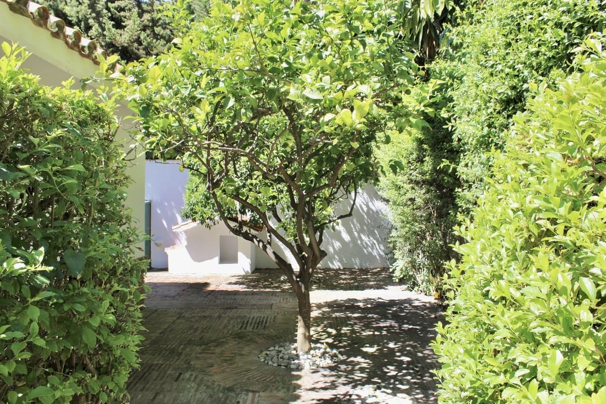 6 sypialnia Willa na sprzedaż w Los Monteros z basenem garażem - 3 895 000 € (Ref: 8942156)