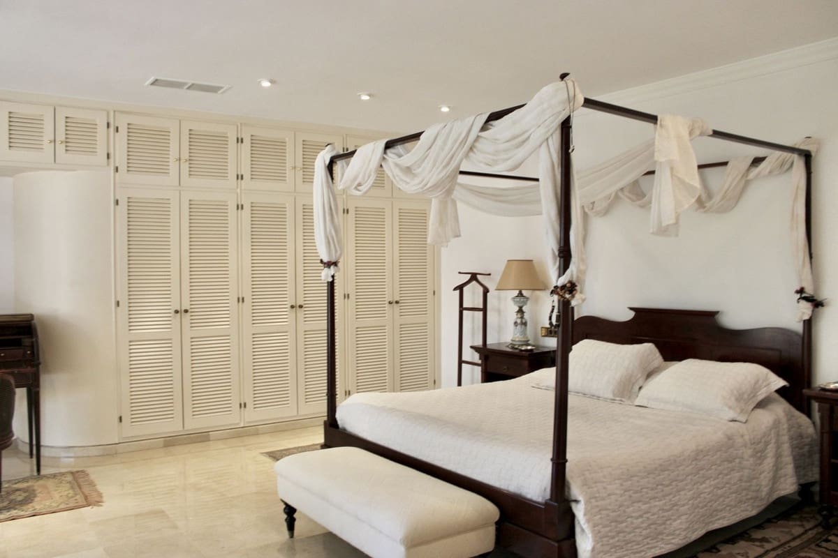 6 chambre Villa/Maison à vendre à Los Monteros avec piscine garage - 3 895 000 € (Ref: 8942156)