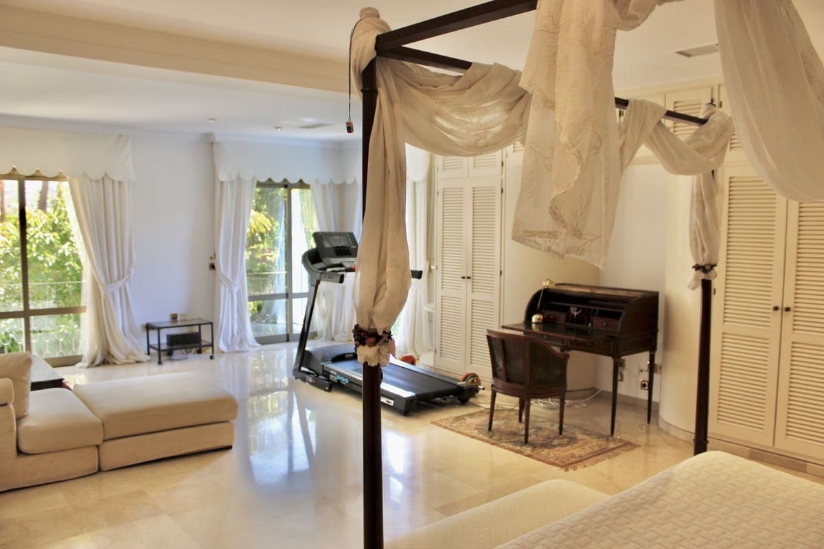 6 chambre Villa/Maison à vendre à Los Monteros avec piscine garage - 3 895 000 € (Ref: 8942156)