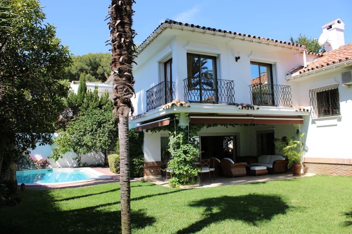 6 chambre Villa/Maison à vendre à Los Monteros avec piscine garage - 3 895 000 € (Ref: 8942156)