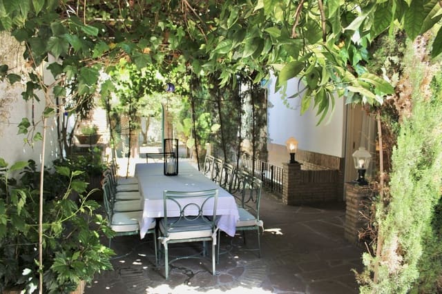 6 chambre Villa/Maison à vendre à Los Monteros, Marbella avec piscine garage - 3 895 000 € (Ref: 8942156)