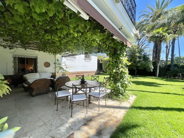 6 chambre Villa/Maison à vendre à Los Monteros, Marbella avec piscine garage - 3 895 000 € (Ref: 8942156)