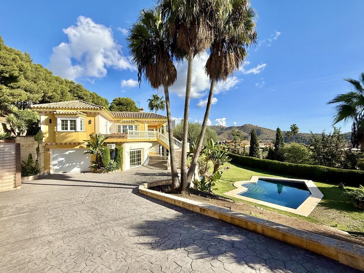 6 sypialnia Willa na sprzedaż w Marbella z basenem garażem - 1 790 000 € (Ref: 9194842)