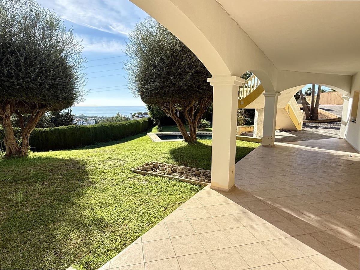 Chalet de 6 habitaciones en Marbella en venta con piscina garaje - 1.790.000 € (Ref: 9194842)