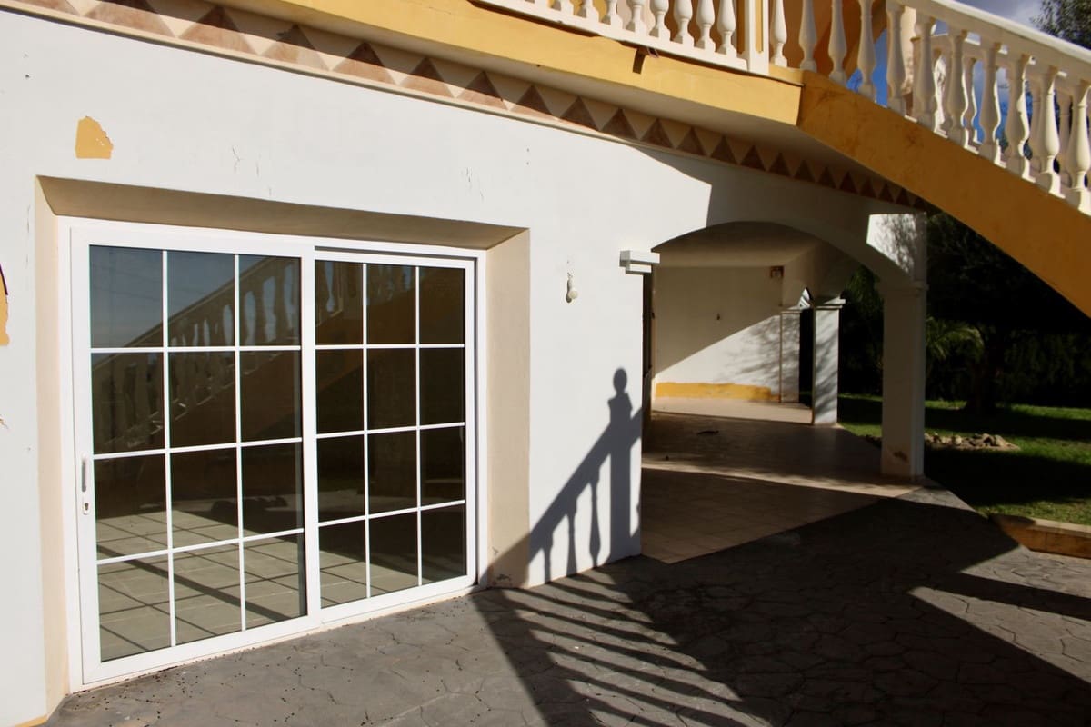 6 bedroom Villa for sale in Marbella with pool garage - € 1,790,000 (Ref: 9194842)