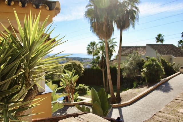 6 sovrum Villa till salu i Hacienda Las Chapas, Marbella med pool garage - 1 790 000 € (Ref: 9194842)