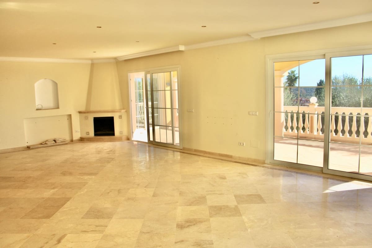 6 bedroom Villa for sale in Marbella with pool garage - € 1,790,000 (Ref: 9194842)