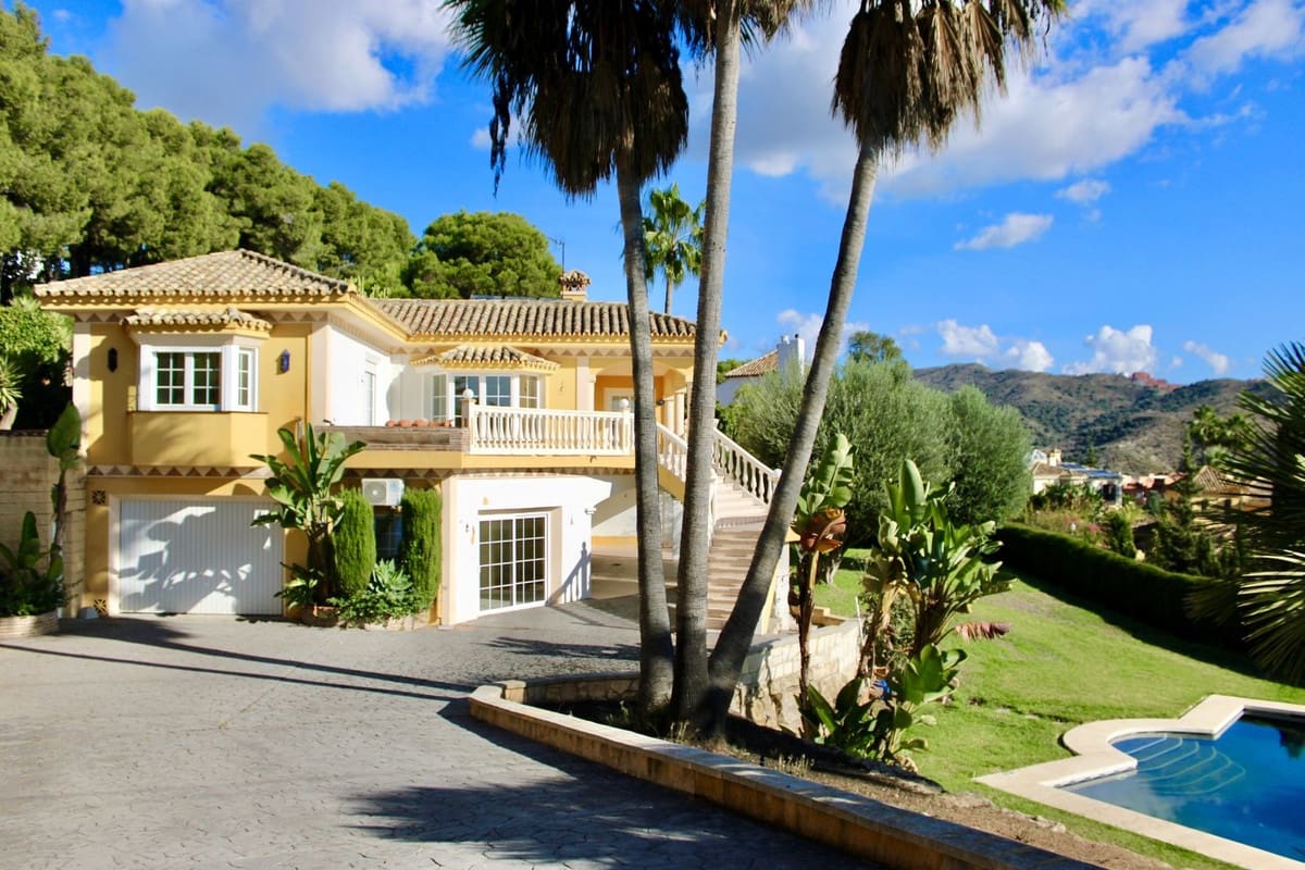 6 bedroom Villa for sale in Marbella with pool garage - € 1,790,000 (Ref: 9194842)
