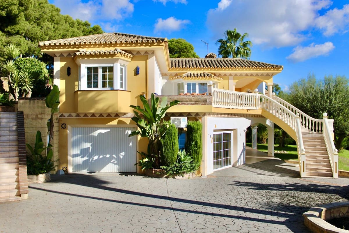 6 bedroom Villa for sale in Marbella with pool garage - € 1,790,000 (Ref: 9194842)