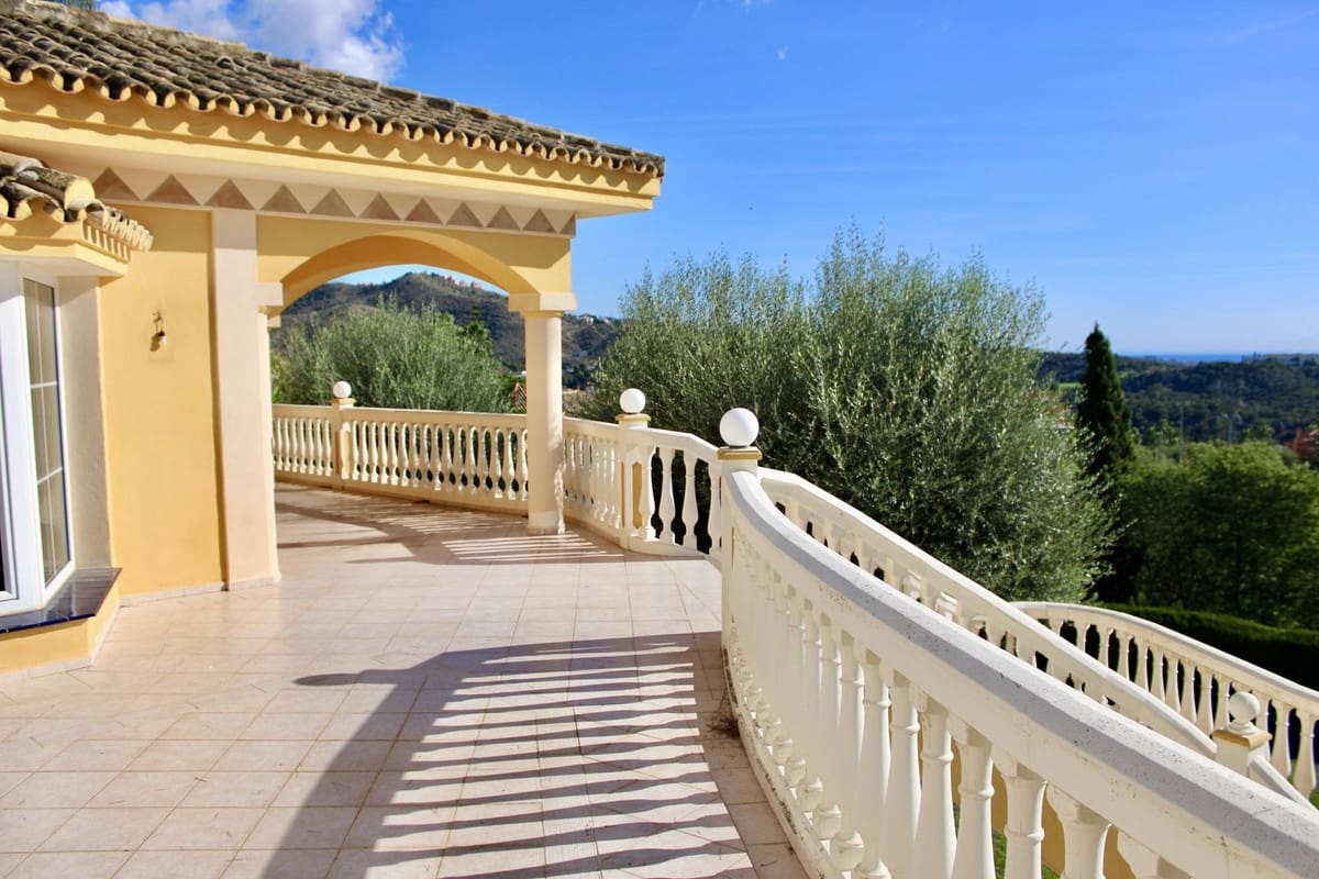 6 bedroom Villa for sale in Marbella with pool garage - € 1,790,000 (Ref: 9194842)