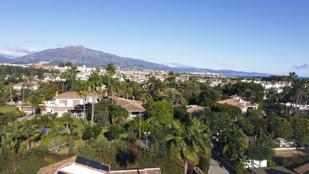 Building Plot for sale in Guadalmina - € 1,450,000 (Ref: 9528969)