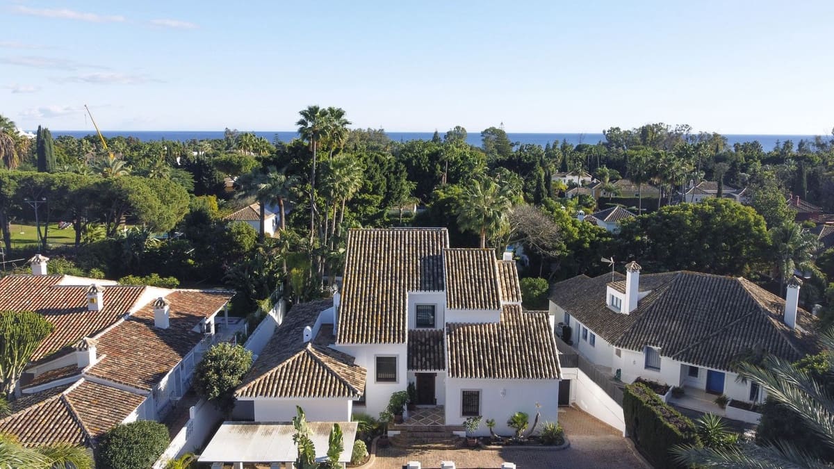 Building Plot for sale in Guadalmina - € 1,300,000 (Ref: 9528969)