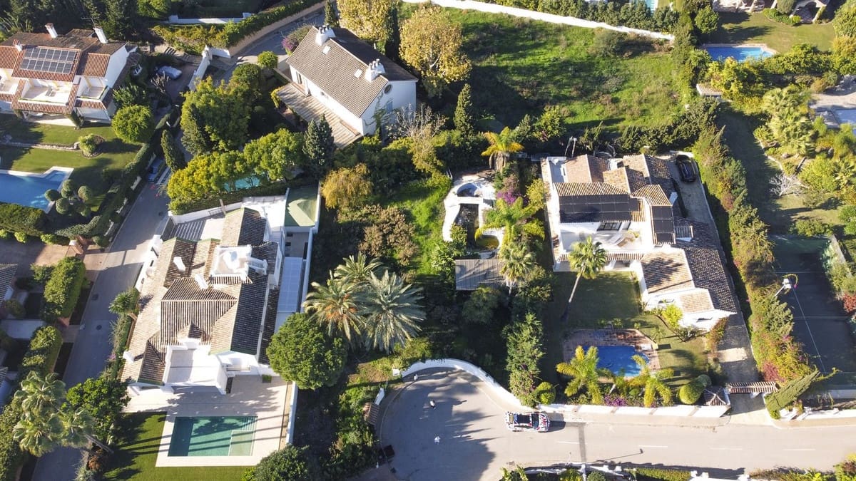 Building Plot for sale in Guadalmina - € 1,300,000 (Ref: 9528969)