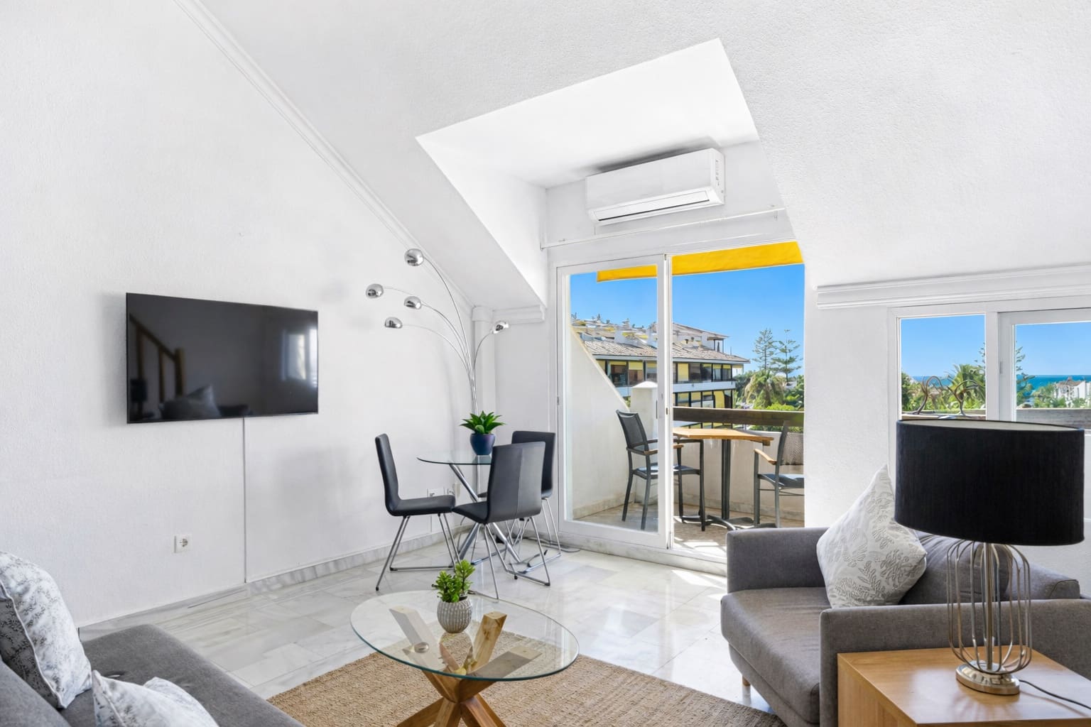 2 bedroom Penthouse for sale in Marbella with pool - € 5,150,000 (Ref: 9742148)