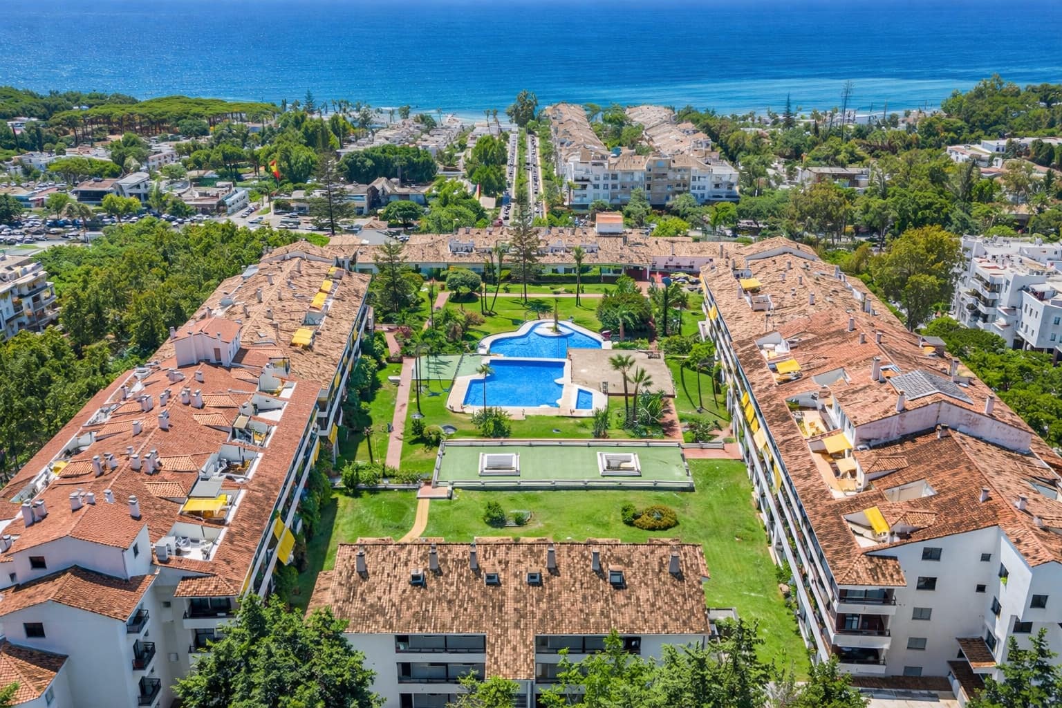 2 bedroom Penthouse for sale in Marbella with pool - € 5,150,000 (Ref: 9742148)