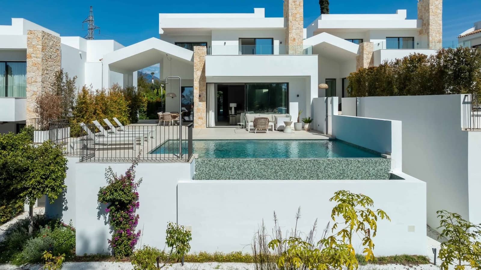 5 bedroom Villa for sale in Marbella with pool garage - € 3,695,000 (Ref: 9742150)