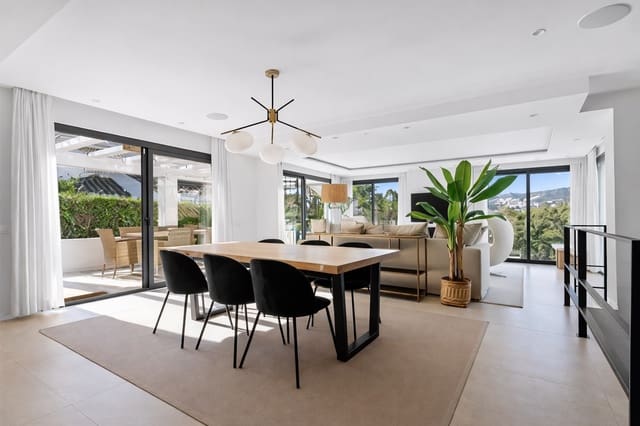 4 bedroom Villa for sale in Marbella with pool garage - € 1,895,000 (Ref: 9742164)