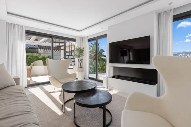 4 bedroom Villa for sale in Marbella with pool garage - € 1,895,000 (Ref: 9742164)