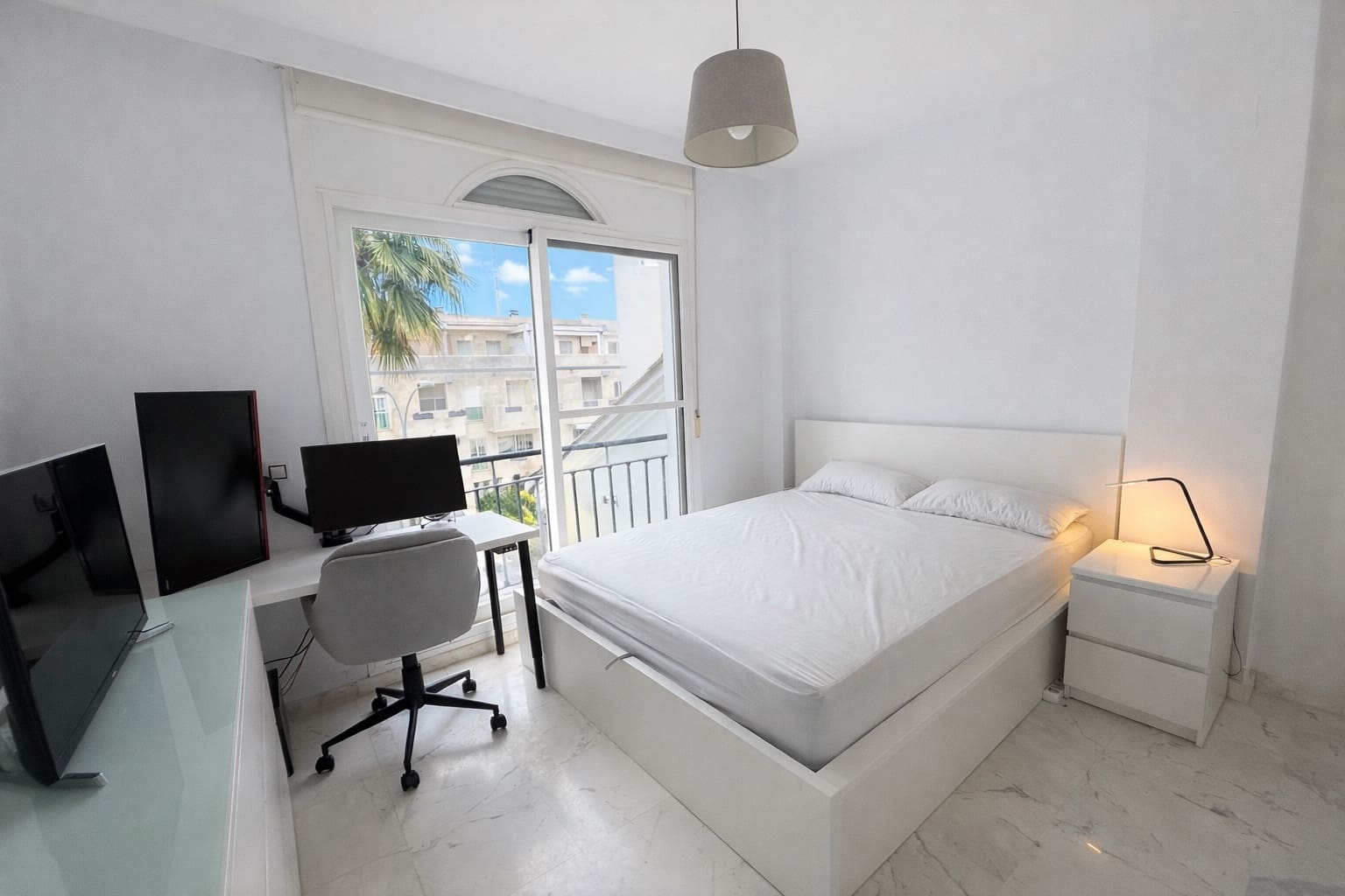 3 bedroom Villa for rent in Mijas Costa with pool garage - € 3,500 (Ref: 9742956)