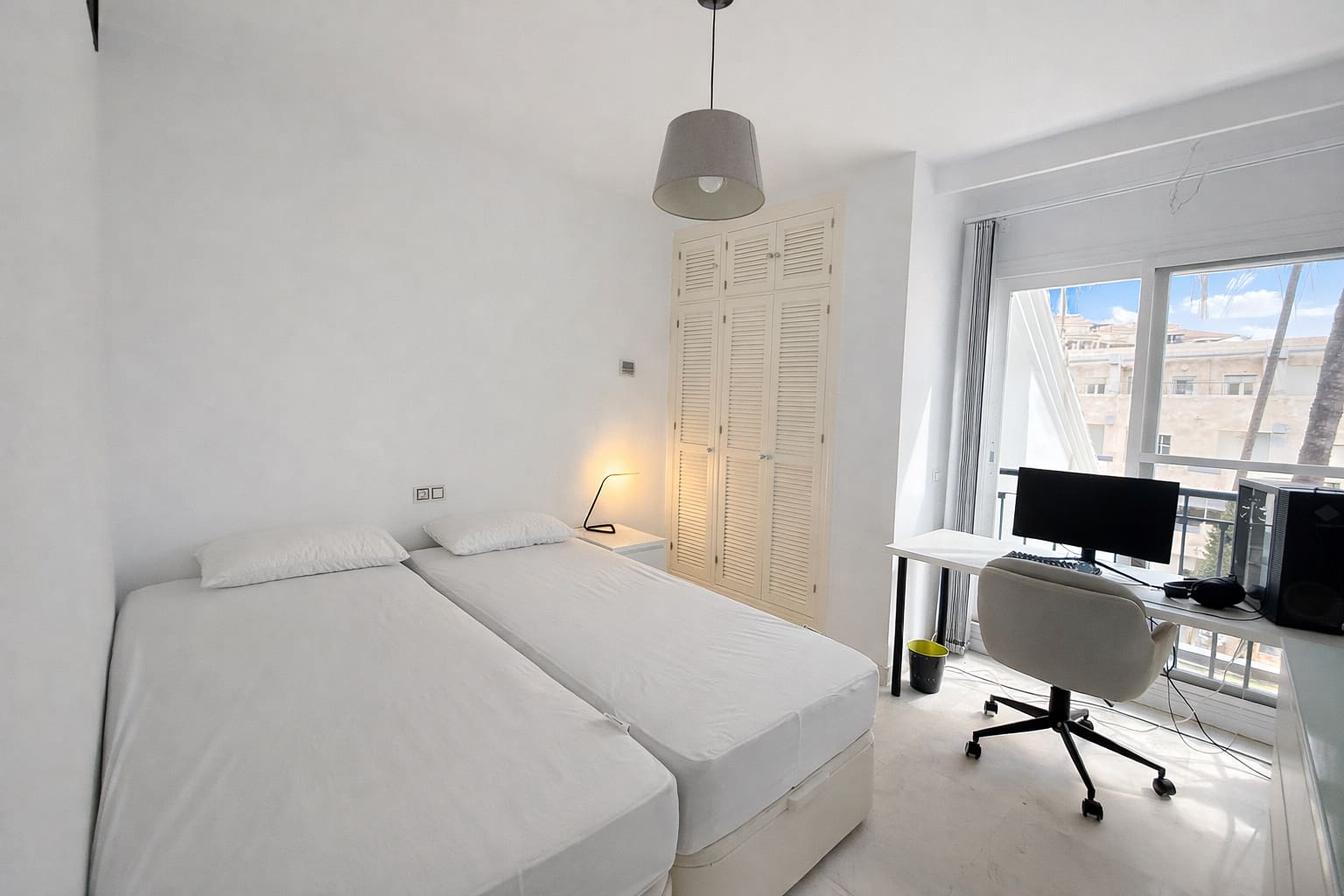 3 bedroom Villa for rent in Mijas Costa with pool garage - € 3,500 (Ref: 9742956)